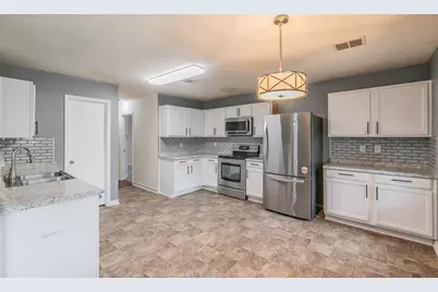 8405 Shining Waters Lane, Arlington, TX 76002 - Photo 11