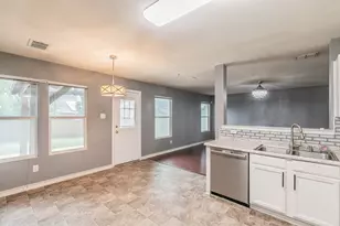 8405 Shining Waters Ln, Arlington, TX 76002 - Photo 13