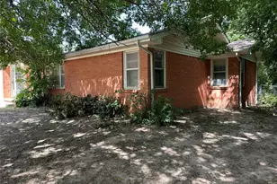 610 Cooper St, Bowie, TX 76230 - Photo 3