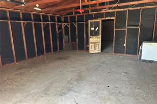 610 Cooper St, Bowie, TX 76230 - Photo 21