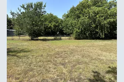 610 Cooper Street, Bowie, TX 76230 - Photo 11