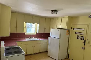 610 Cooper St, Bowie, TX 76230 - Photo 15