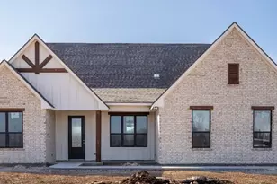 209 Avenida Ave, Rio Vista, TX 76093 - Photo 1