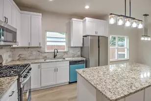 1019 Holiday Dr, Sherman, TX 75090 - Photo 11