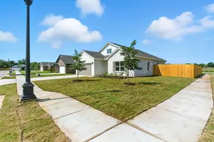 421 Jameson St, Springtown, TX 76082 - Photo 37