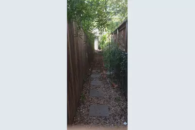 4135B Hawthorne Avenue #B, Dallas, TX 75219 - Photo 7