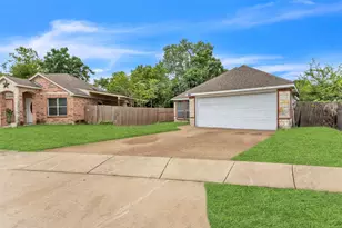 2933 Curvilinear Ct, Dallas, TX 75227 - Photo 3