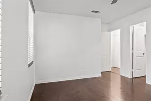 3338 Falls Dr, Dallas, TX 75211 - Photo 11