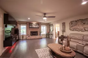 1806 Old Oak Dr, Arlington, TX 76012 - Photo 11