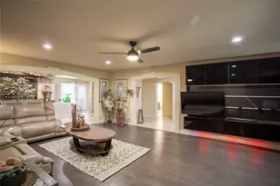 1806 Old Oak Dr, Arlington, TX 76012 - Photo 9