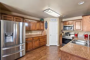 628 E Sheila Cir, Joshua, TX 76058 - Photo 7