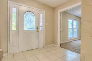 610 Valley Mills Dr, Arlington, TX 76018 - Photo 5