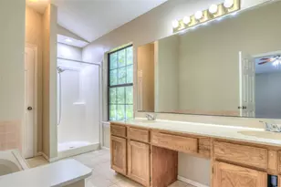 610 Valley Mills Dr, Arlington, TX 76018 - Photo 23