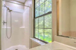 610 Valley Mills Dr, Arlington, TX 76018 - Photo 25