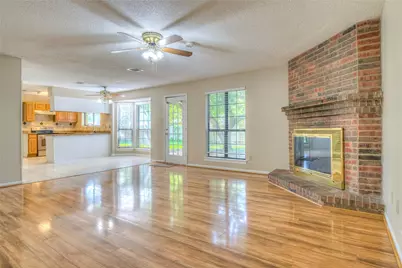 610 Valley Mills Drive, Arlington, TX 76018 - Photo 17