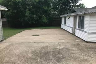 212 Barry Ln, Lancaster, TX 75146 - Photo 3