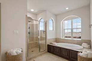 7315 Venice Dr, Grand Prairie, TX 75054 - Photo 5