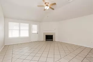 213 Prairie Gulch Dr, Fort Worth, TX 76140 - Photo 3