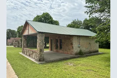 400 S Broad Street, Saint Jo, TX 76265 - Photo 3