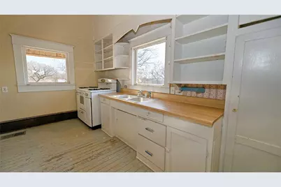 400 S Broad Street, Saint Jo, TX 76265 - Photo 9