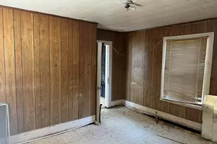 588 S Minter St, Stephenville, TX 76401 - Photo 3