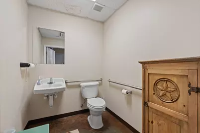 500 W Kilpatrick Street, Cleburne, TX 76033 - Photo 17