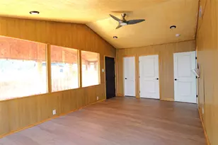 204 S Walnut St, Cleburne, TX 76033 - Photo 9