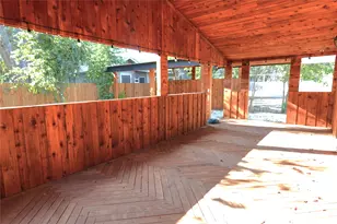 204 S Walnut St, Cleburne, TX 76033 - Photo 13