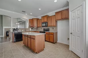 904 Sheryn Dr, Burleson, TX 76028 - Photo 9