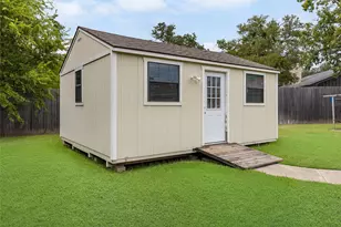 2405 Webb Ave, Greenville, TX 75402 - Photo 17