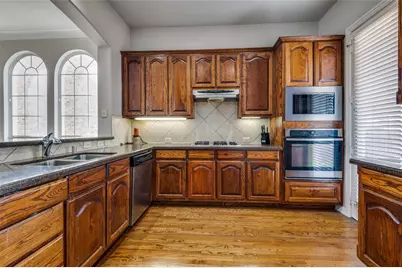 3351 Garrett Drive, Irving, TX 75062 - Photo 9