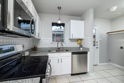 511 Hollyberry Drive, Mansfield, TX 76063 - Photo 9