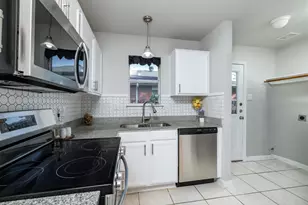 511 Hollyberry Dr, Mansfield, TX 76063 - Photo 9