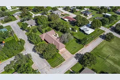 901 Spears Street, Bowie, TX 76230 - Photo 31