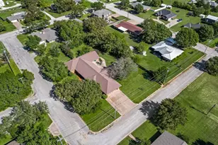 901 Spears St, Bowie, TX 76230 - Photo 31