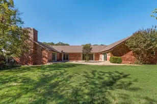 901 Spears St, Bowie, TX 76230 - Photo 29