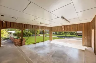 901 Spears St, Bowie, TX 76230 - Photo 27