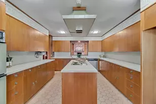 901 Spears St, Bowie, TX 76230 - Photo 9