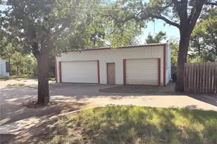 1009 11th Street NW, Mineral Wells, TX 76067 - Photo 1