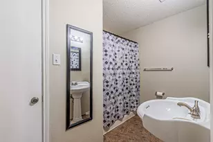 2355 Summit Ln, Dallas, TX 75227 - Photo 17