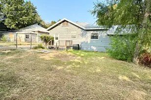 410 S Preston St, Wolfe City, TX 75496 - Photo 25