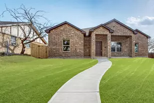 706 Poinsettia Dr, Lancaster, TX 75146 - Photo 1
