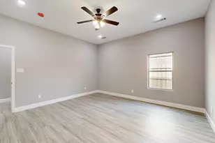 706 Poinsettia Dr, Lancaster, TX 75146 - Photo 5