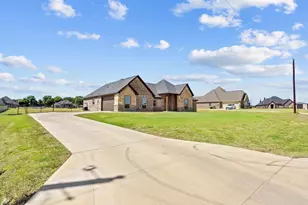 229 Etta Ln, Springtown, TX 76082 - Photo 3