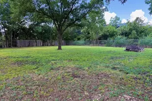 1609 N Brazos Ave, Cleburne, TX 76031 - Photo 1