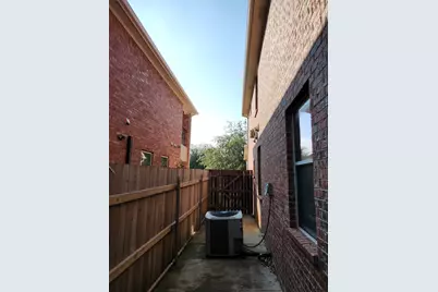 232 Seva Court, Irving, TX 75061 - Photo 11