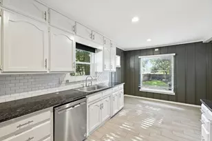 2020 Balsam St, Fort Worth, TX 76111 - Photo 9