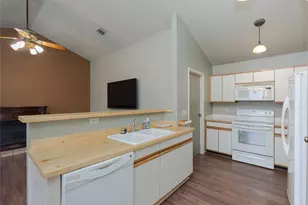 243 Teakwood Ln, Lewisville, TX 75067 - Photo 9