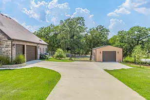 1009 Henry Wy, Springtown, TX 76082 - Photo 3