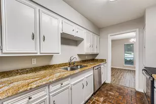 7517 Meadow Oaks Dr, Dallas, TX 75230 - Photo 11